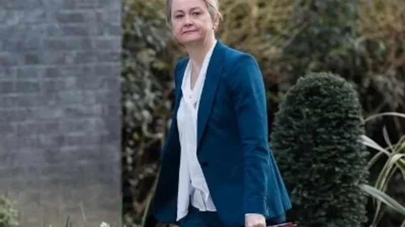 Böyük Britaniyanın XİN rəhbəri: Livandakı münaqişə nəzarətdən çıxmaq üzrədir