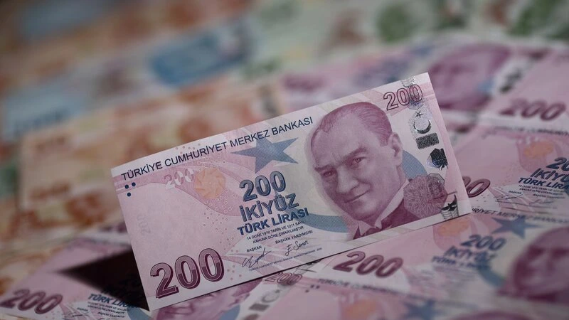 Lirə, avro və rubl ucuzlaşdı