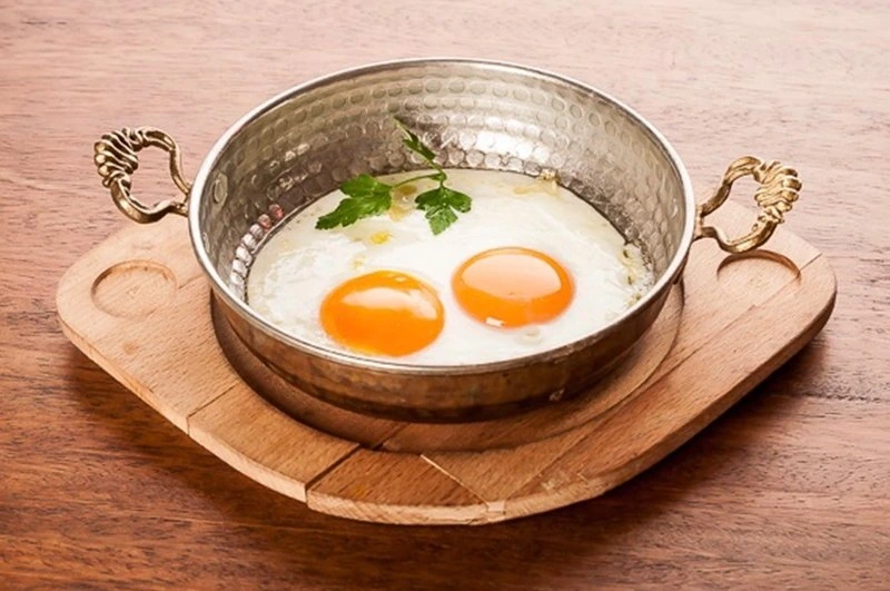 Səhər yeməyinin QƏHRƏMANI: Həkimlər deyir ki, gündə 1–2 yumurta sağlamlığın açarıdır