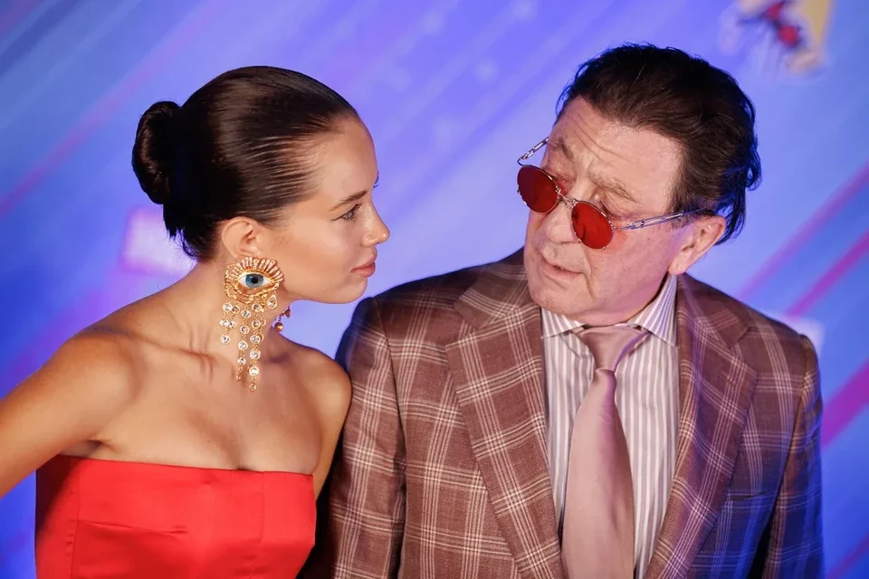 19 yaşlı sevgilisindən ayrılıb eks-arvadı ilə barışdı