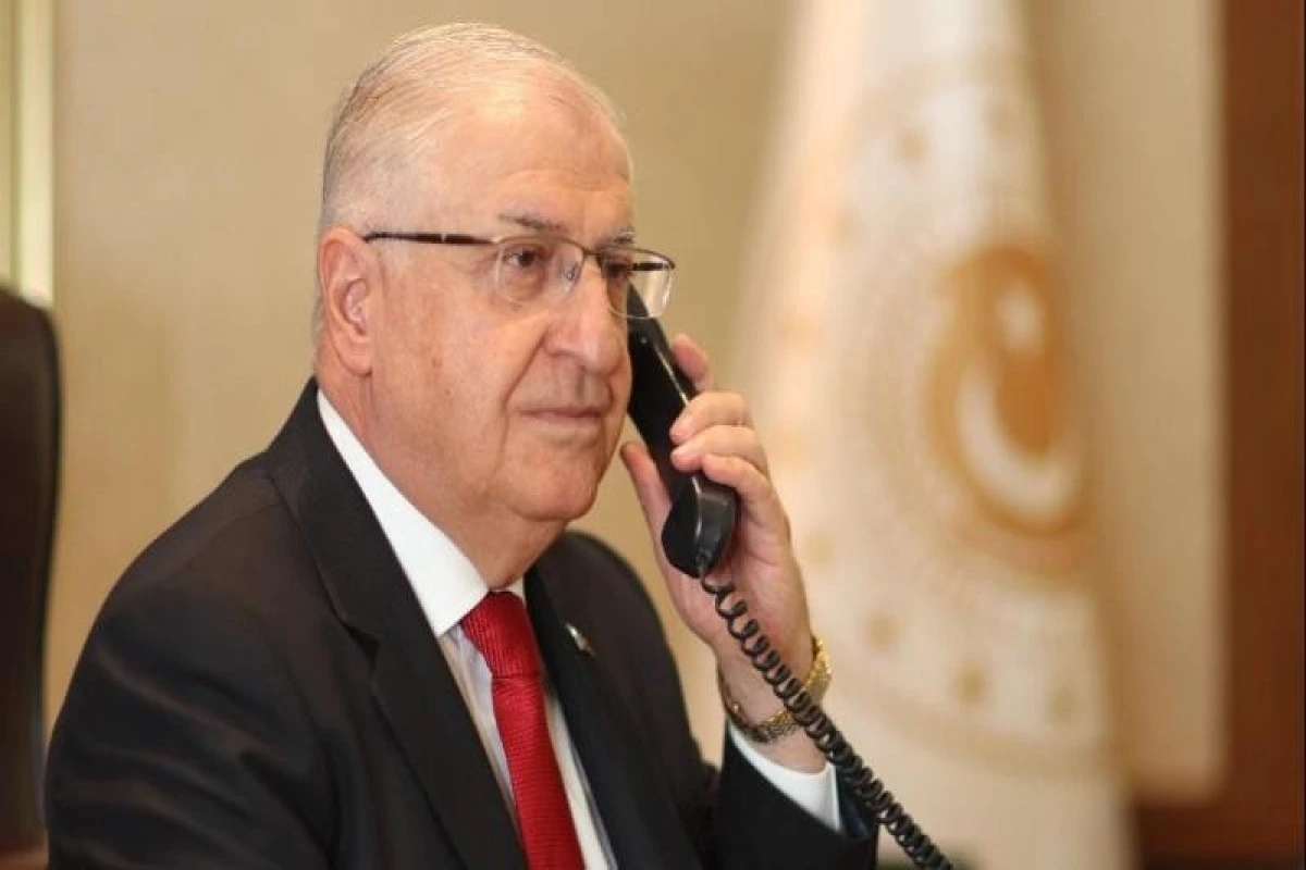 Yaşar Güler iranlı həmkarı ilə regional təhlükəsizliyi müzakirə edib