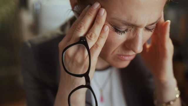 Qadınlarda ən səssiz fırtına: Ən aşağı xoşbəxtlik nöqtəsi 48 yaş