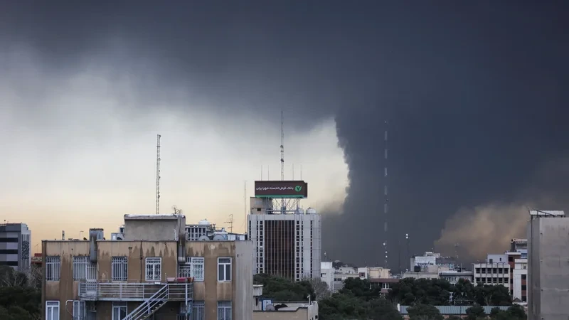 "Axios": ABŞ İranın strateji Xark adasına nəzarəti ələ keçirməyi müzakirə edir