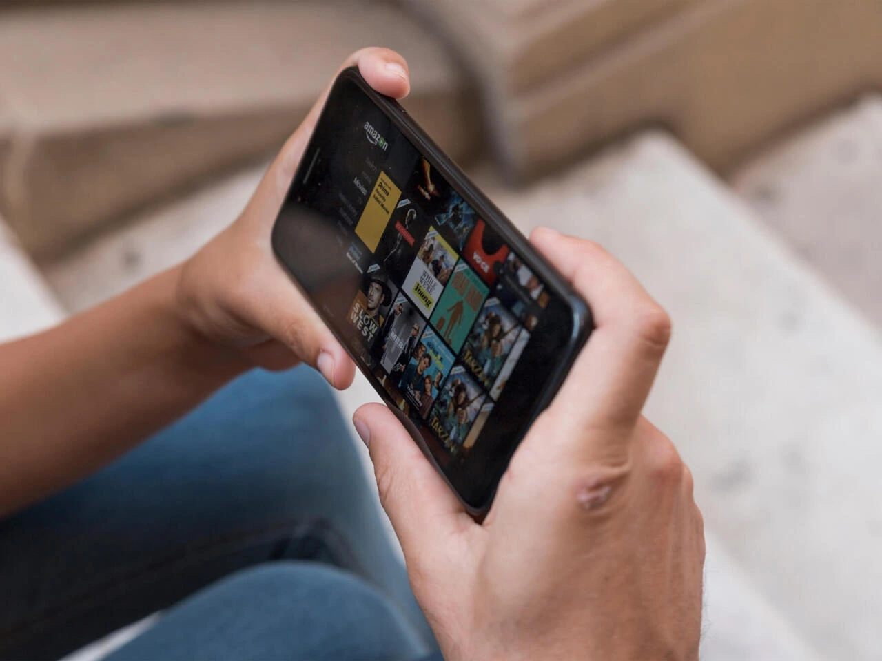 Telefon kamerası vasitəsilə kimisə izləyə bilərsinizmi?