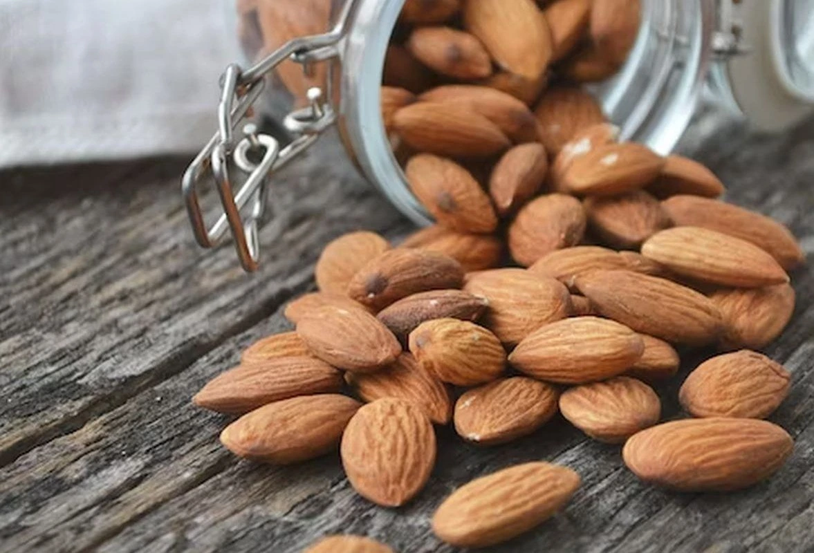 Daha az yemək üçün 5 ədəd badam metodu