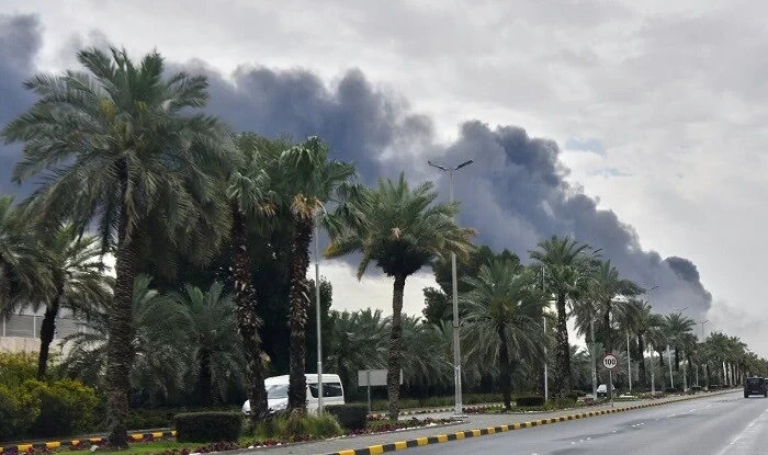 Küveyt limanı PUA və raketlərlə vuruldu