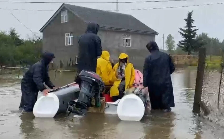 Subasma ilə əlaqədar 9 nəfər təxliyə edildi