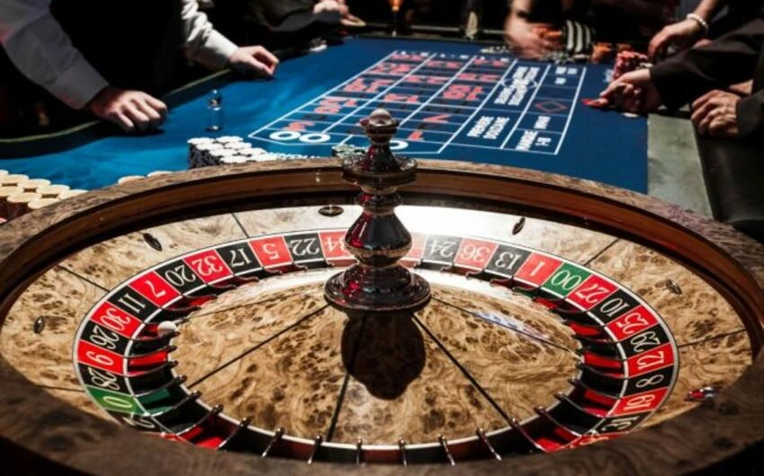 Naxçıvanda qanunsuz onlayn kazino təşkil edən 26 yaşlı qız saxlanıldı