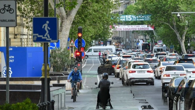 Tıxacların qarşısı "ağıllı işıqforlar"la alınmalıdır - EKSPERT