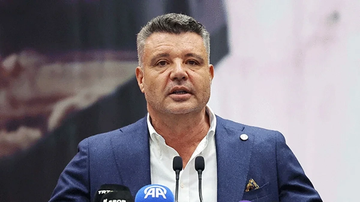 "Fənərbaxça"nın prezidenti Sadettin Saran İstanbulda yol qəzasına düşüb