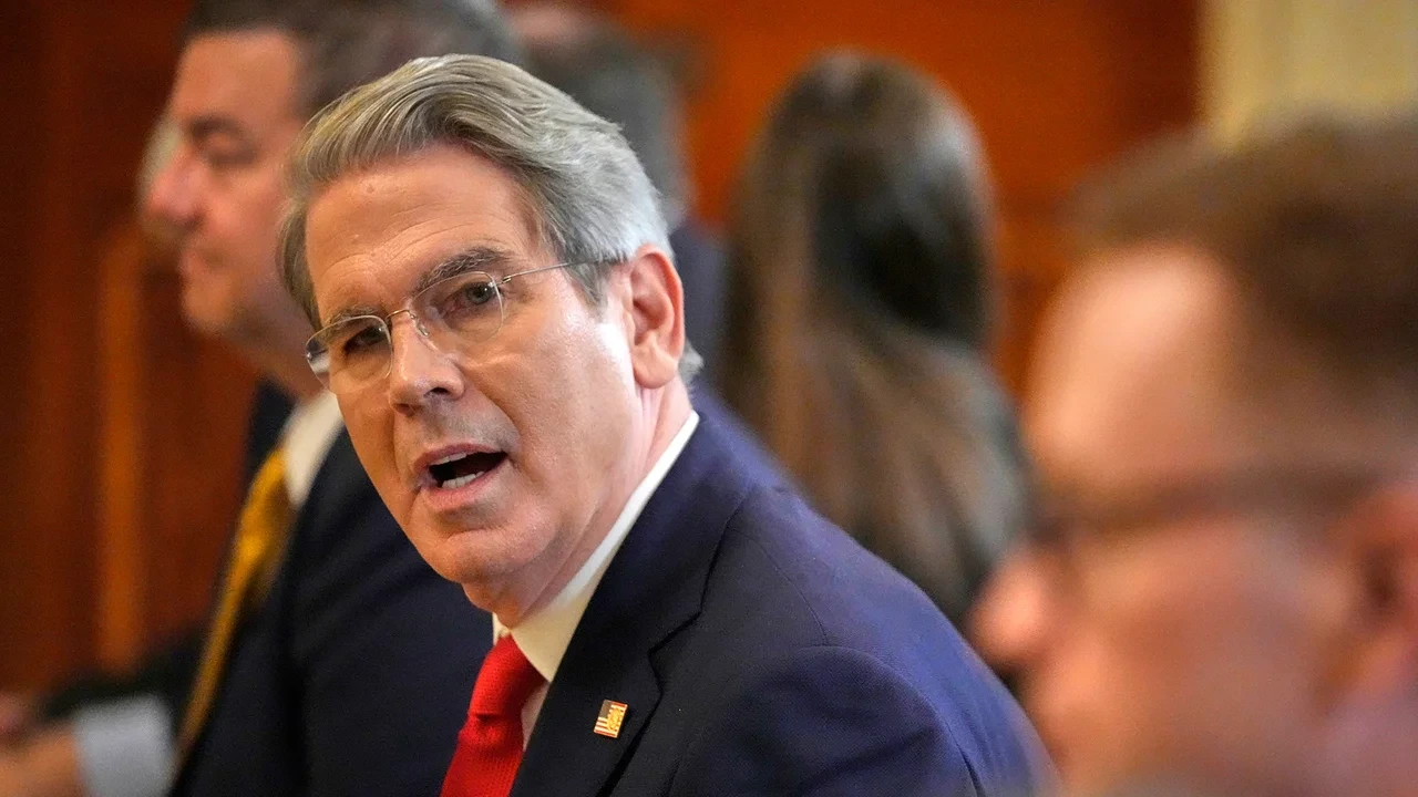 Bessent: Belə olsa, Rusiya 2 milyard dollar gəlir əldə edəcək