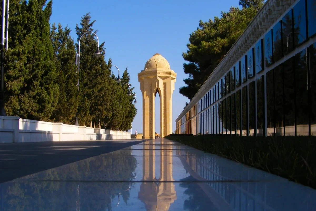 Antonio Koşta Şəhidlər xiyabanını ziyarət edib