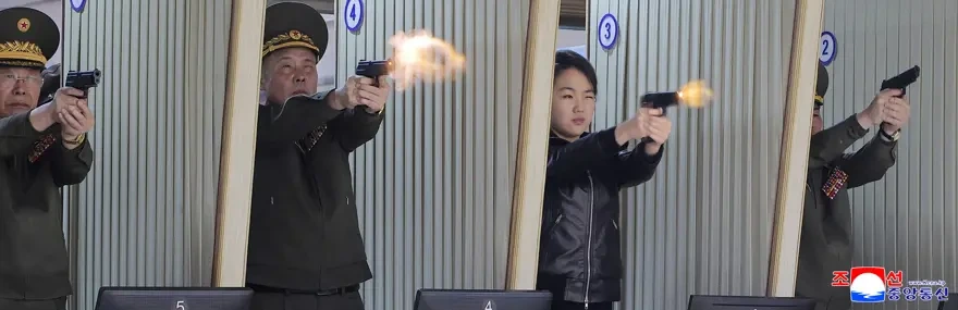 Şimali Koreya liderinin 13 yaşlı qızı poliqonda atış təliminə qatıldı