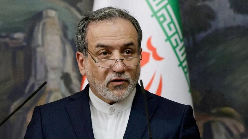 Abbas Əraqçi: Xameneinin qaldırdığı bayraq yerdə qalmayacaq