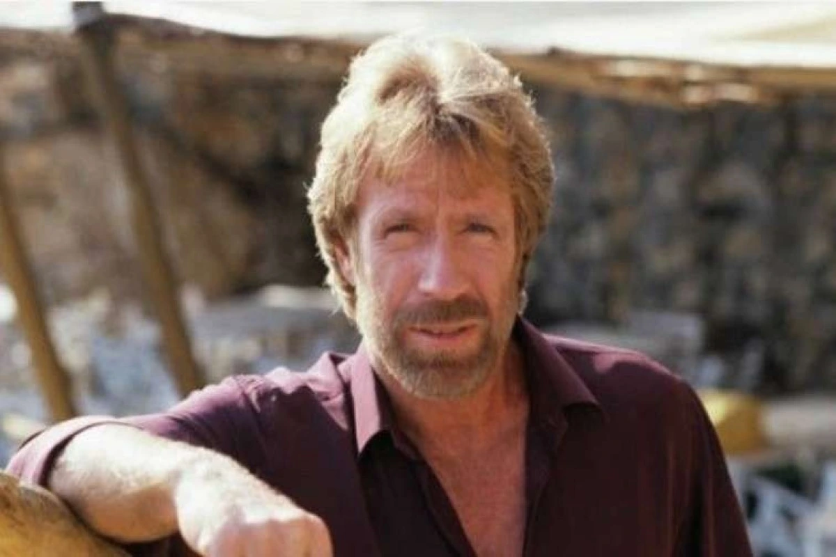 Çak Norris vəfat edib