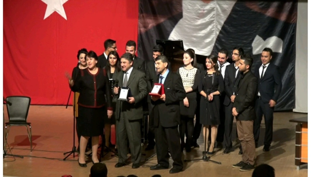 QÜRURLA YAD EDİRİK