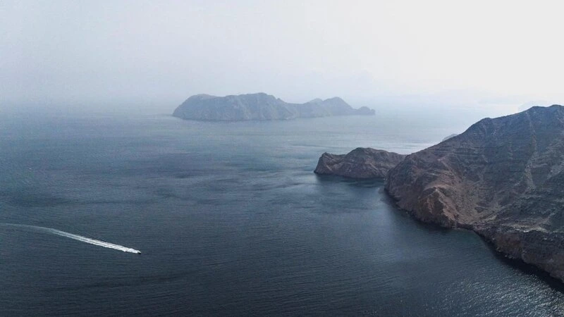 İran iki gəminin Hörmüz boğazından keçidinə icazə verdi
