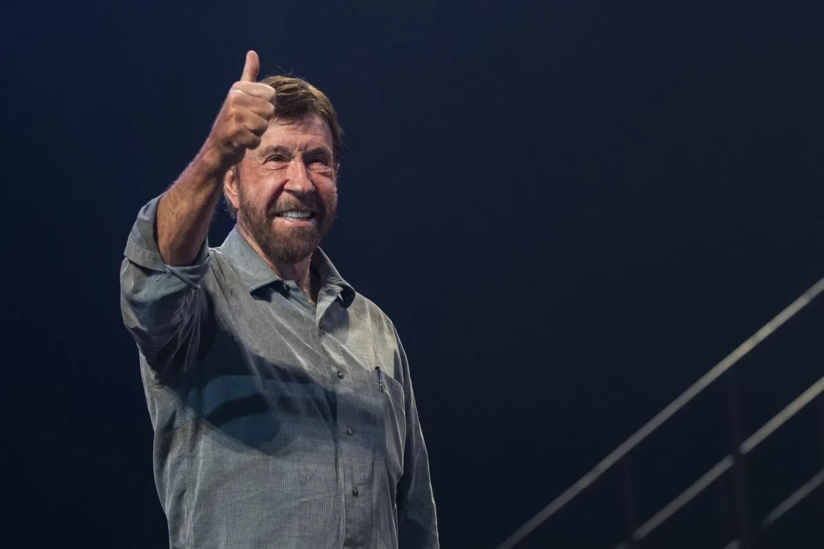 Çak Norris xəstəxanaya yerləşdirilib