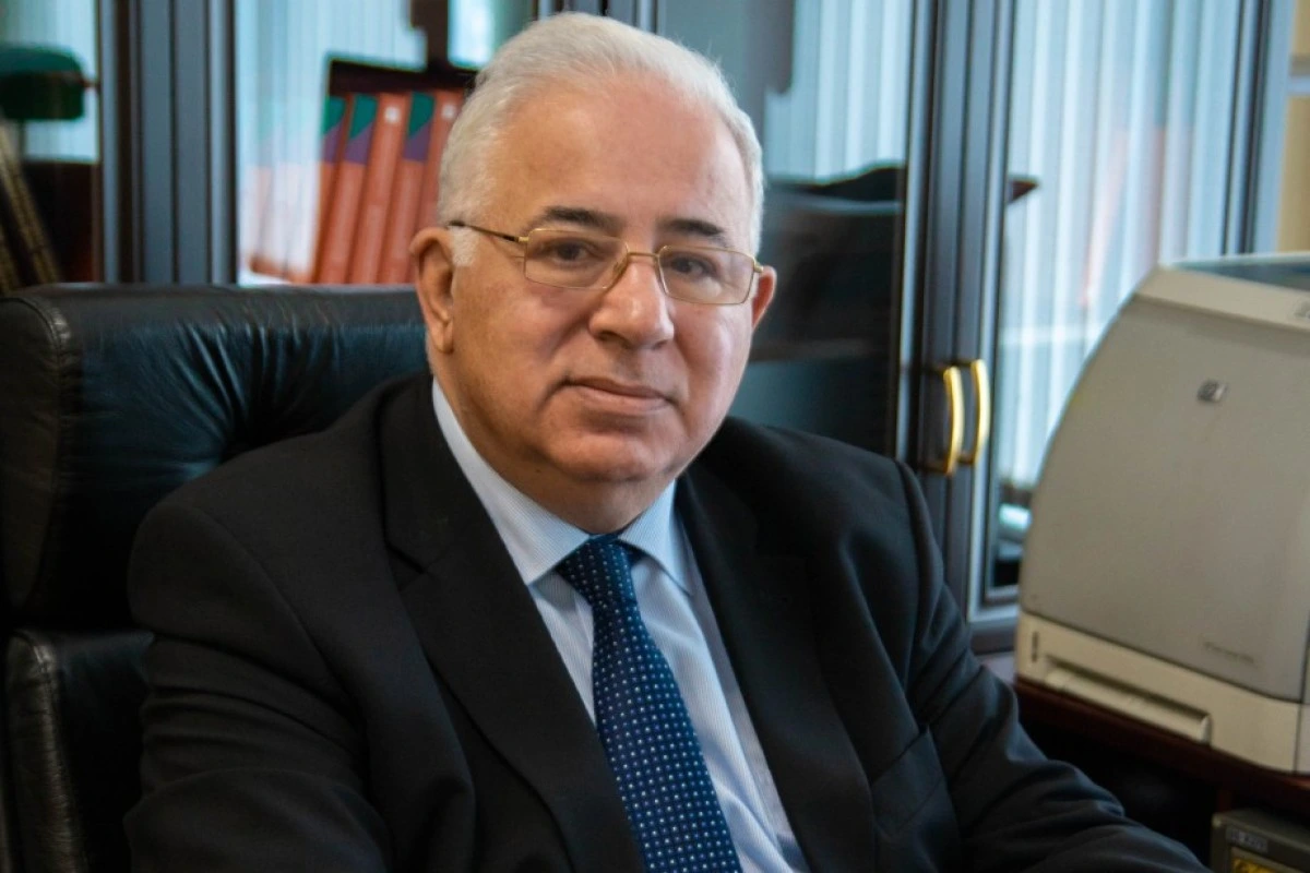 Putin azərbaycanlı alimi təltif edib