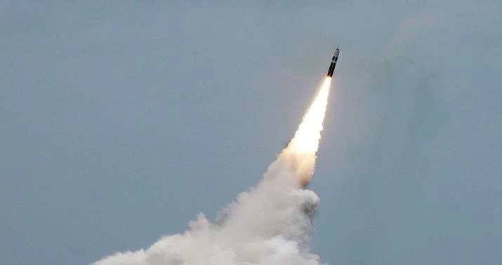 İran İsraili kütləvi raket atəşinə tutur