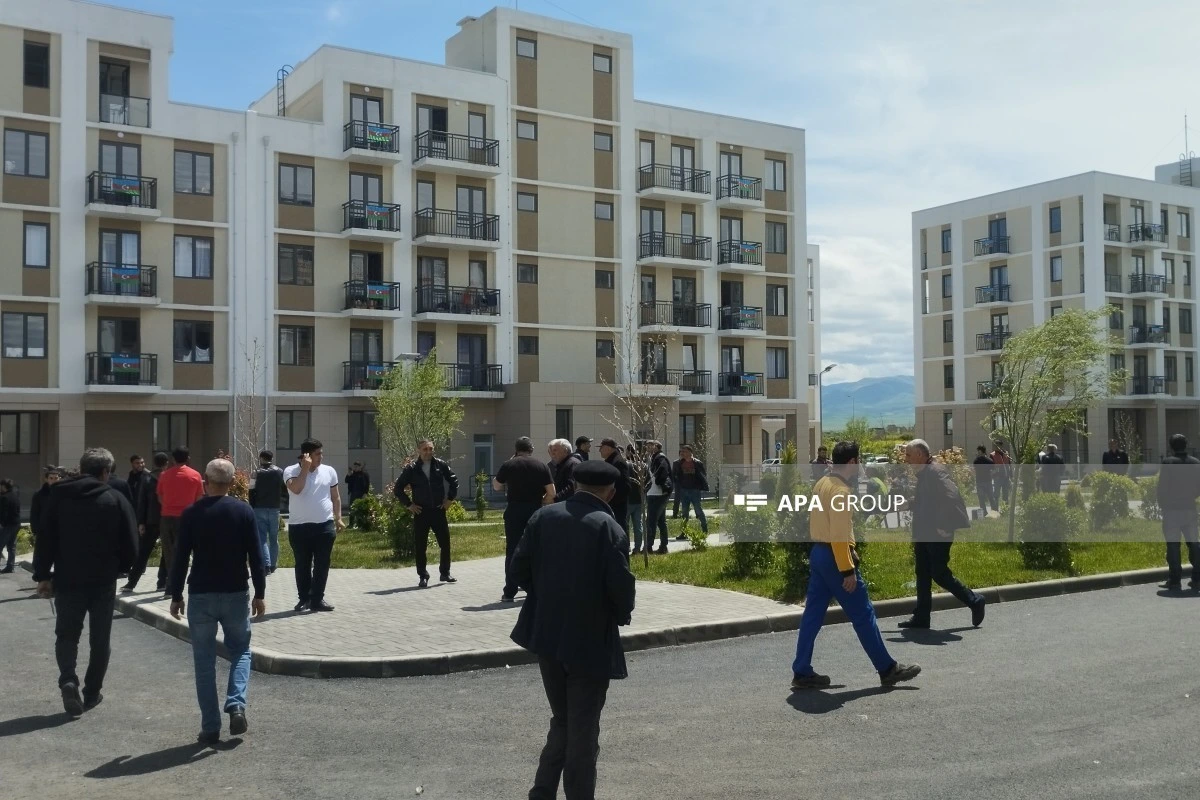 Növbəti köç karvanı Ağdam şəhərinə çatıb, açarlar təqdim olunub - YENİLƏNİB