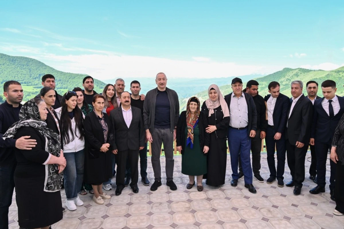 İlham Əliyev Şuşanın Böyük Qaladərəsi kəndində görülən işlərlə tanış olub - YENİLƏNİB