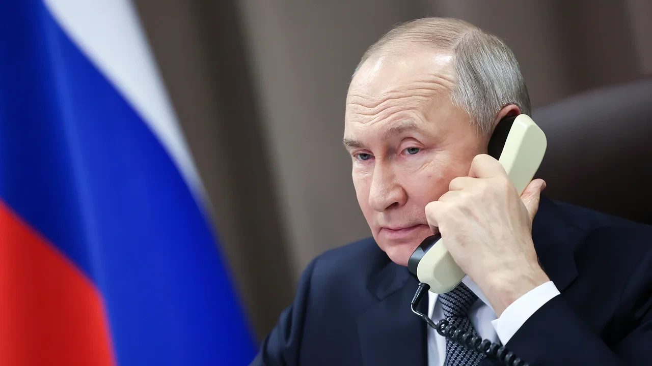 Putin BƏƏ prezidenti ilə İran ətrafındakı böhranı müzakirə edib