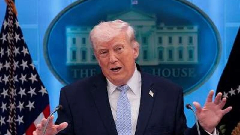 Tramp: Britaniyanın Baş naziri Kral III Çarlzdan ədəb-ərkan öyrənməlidir