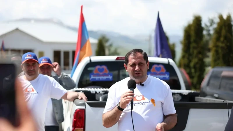Ermənistan müdafiə naziri: Baş nazirliyə namizədin ailəsinin altı üzvü fəraridir