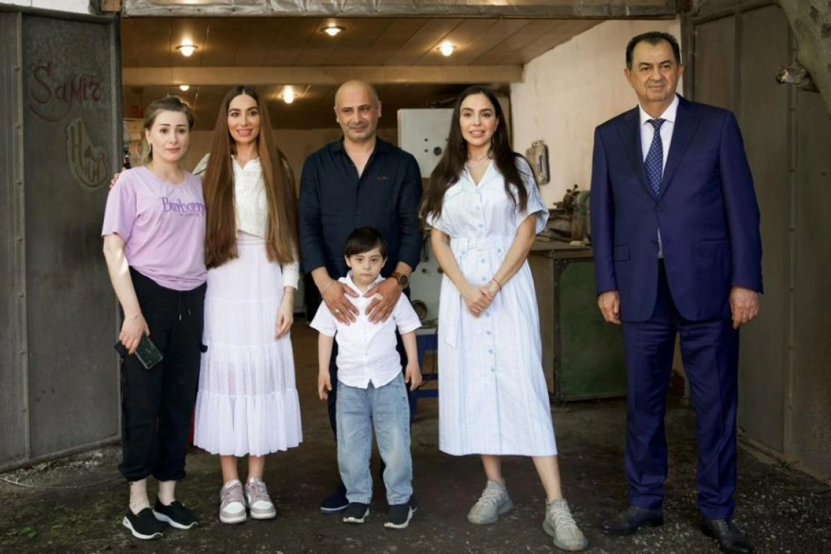Leyla Əliyeva və Arzu Əliyeva Lənkəranda yerli sənətkarın yaradıcılığı ilə tanış olublar