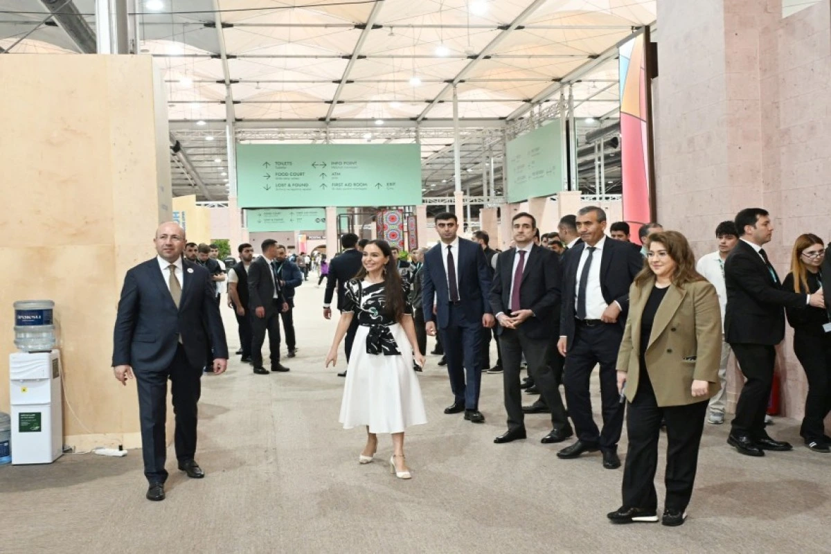 Leyla Əliyeva və Arzu Əliyeva "Urban Expo" sərgisi ilə tanış olublar