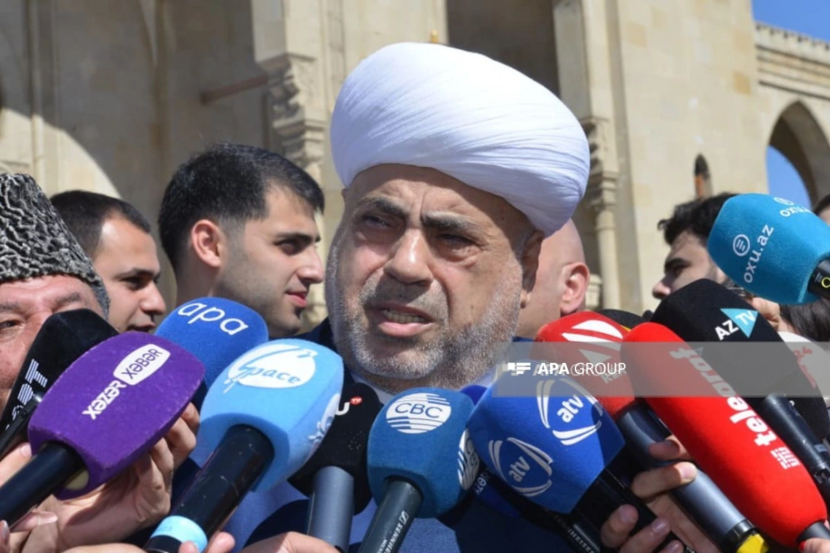 Allahşükür Paşazadə: Bu il də Azərbaycanda bayram namazında şiə və müftilər birlikdə namaz qılıb