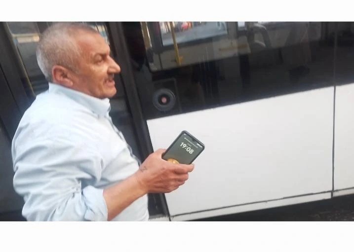 Avtobus sürücüsü jurnalistə hücum edib
