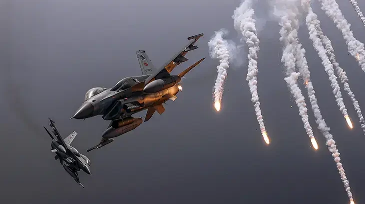 Dünyanı heyrətləndirdi: Türkiyənin F-16-ları nəfəs kəsən şou göstərdi