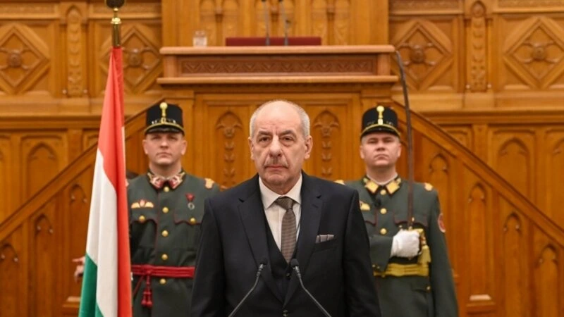 Macarıstan hökuməti prezidentlə birgə şəkil çəkdirməkdən imtina edib
