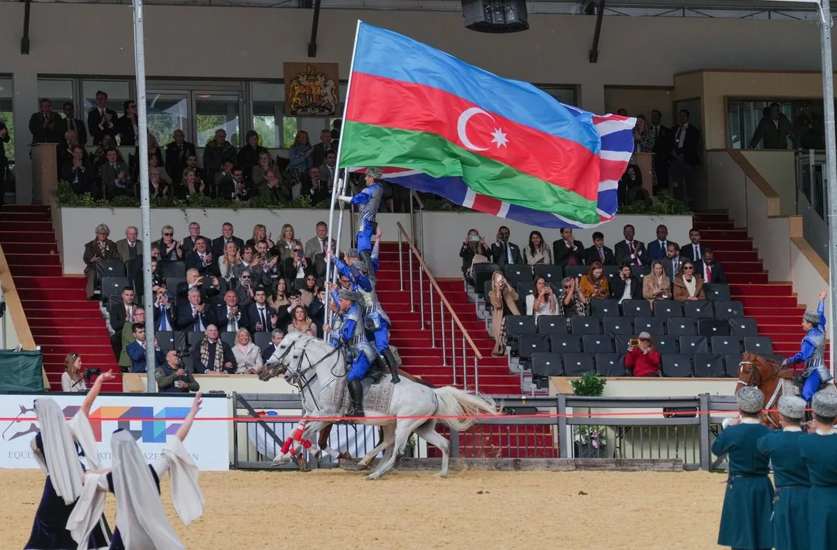 Böyük Britaniya kralı Qarabağ atlarının şousunu izləyib