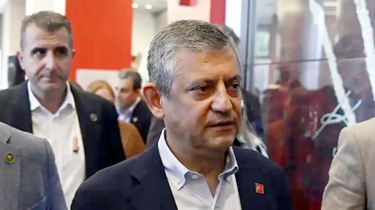 CHP-də qurultay açıqlaması: Özgür Özəl “toplantıları mən idarə edəcəyəm” dedi