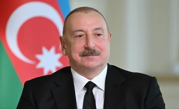 Prezidentin sosial şəbəkə hesablarında WUF13-lə bağlı - VİDEOçarx