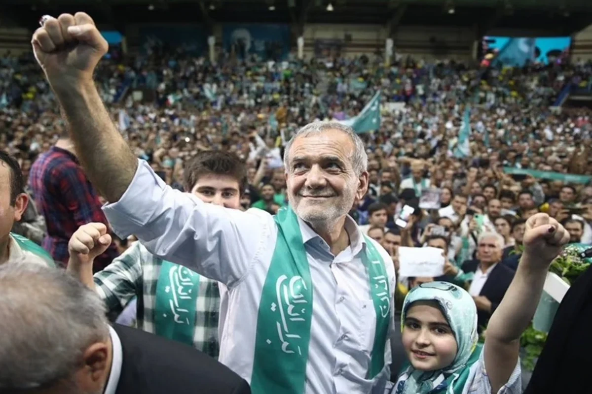 Pezeşkian DÇ-2026-ya yollanacaq futbol üzrə İran yığmasının düşərgəsində olub