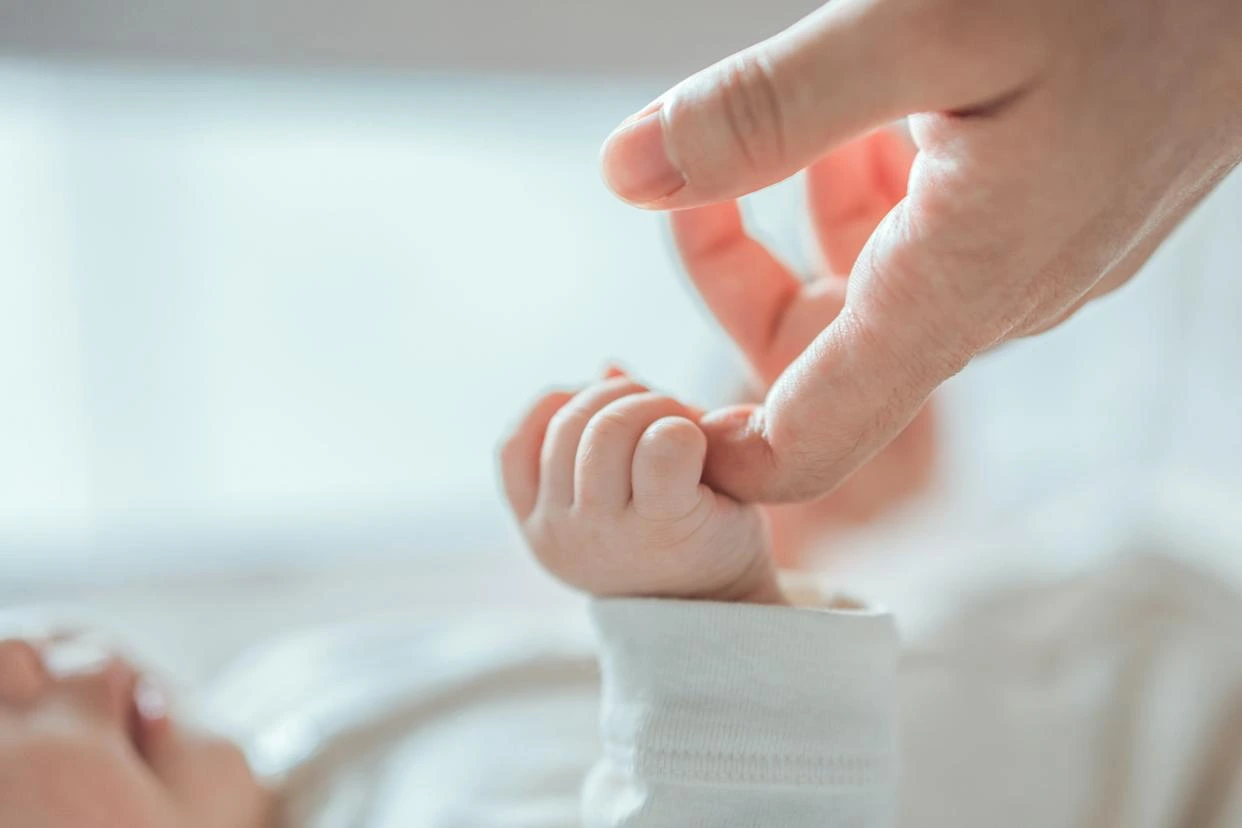 Azərbaycanda doğum faizinin aşağı düşməsi hökuməti narahat etmir - EKSPERT