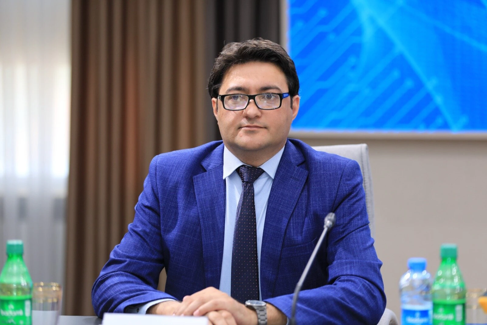 Ermənistanda seçkilərlə bağlı siyasi vəziyyət hər gün mürəkkəbləşir - Əziz Əlibəyli