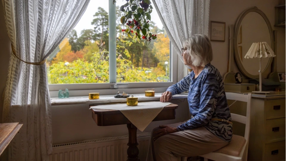 Yalnız yaşayanlarda Alzheimer riski %50 artır