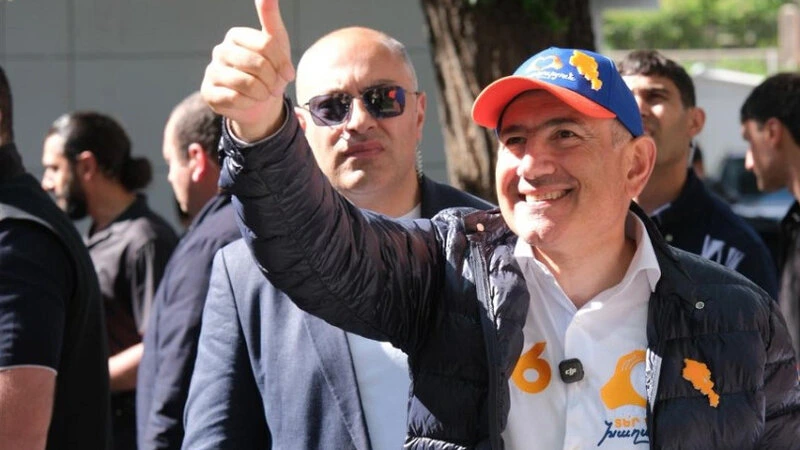 Paşinyan Rusiya ilə münasibətlərin qırılması kursunu seçib - Medvedev