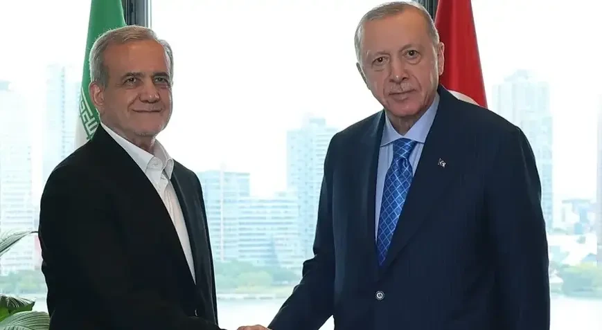 Ərdoğan Pezeşkianla danışdı: Türkiyə danışıqlara dəstəyini davam etdirəcək