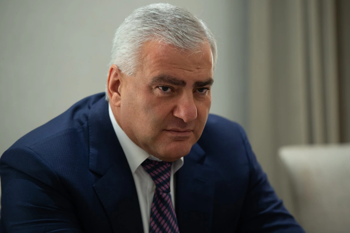 Karapetyan Ermənistan parlamentin spikerini məhkəməyə verib