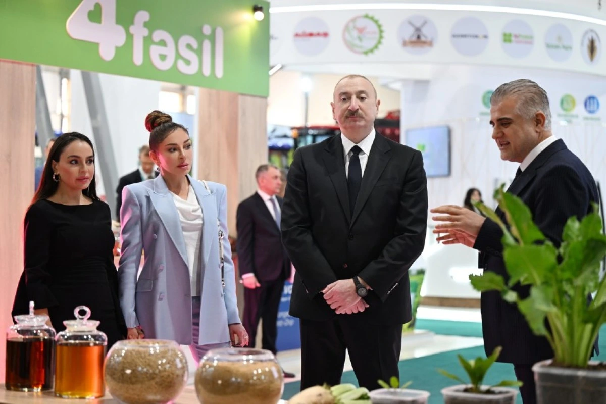Prezident 19-cu “Caspian Agro Week” və 31-ci “InterFood Azerbaijan” sərgiləri ilə tanış olub