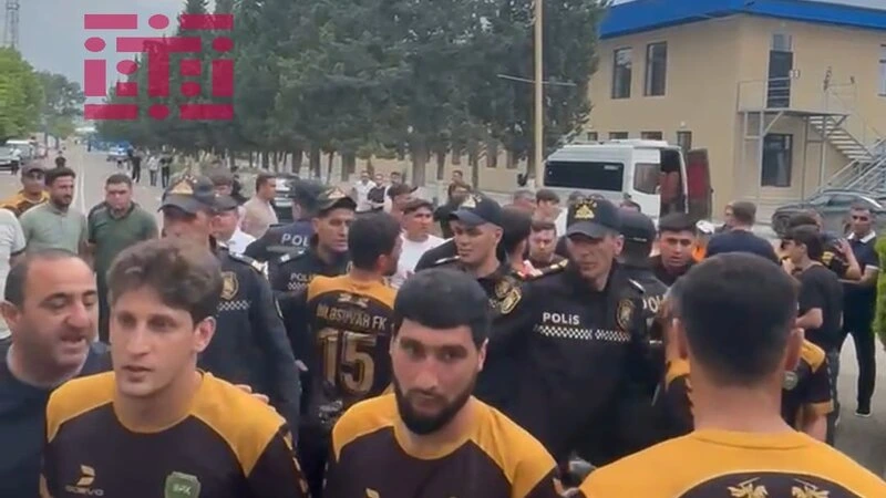 Azərbaycan çempionatında futbolçular və azarkeşlər arasında dava düşdü