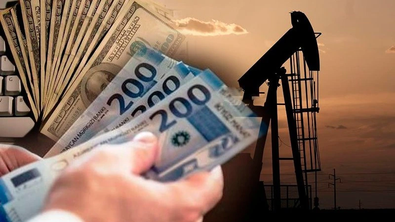 Azərbaycan iqtisadiyyatı üçün neft qiymətlərinin enməsi risklər yaradır - İqtisadçı