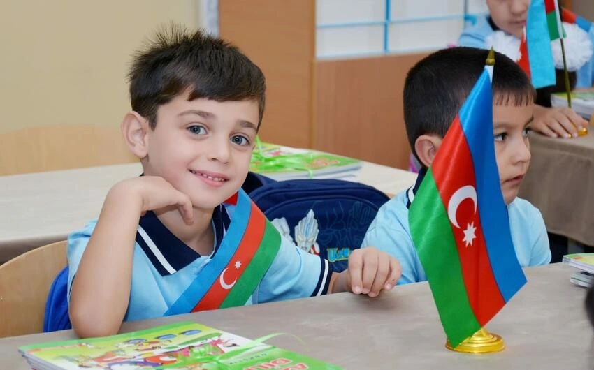 102 minə yaxın uşağın birinci sinfə qəbulu tamamlanıb