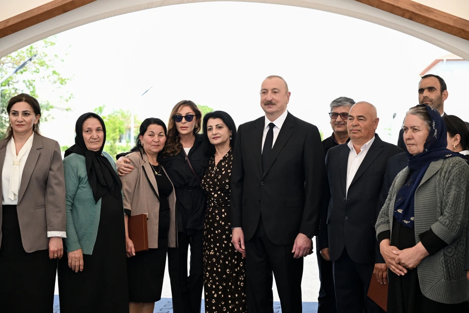 Prezident və birinci xanım Şükürbəyli kəndinə köçən sakinlərlə görüşüblər - FOTO - YENİLƏNİB